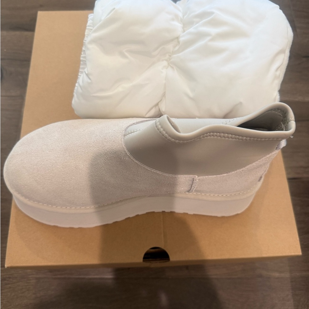 UGG White and Cream Men's Footwear - Picture 6 of 8